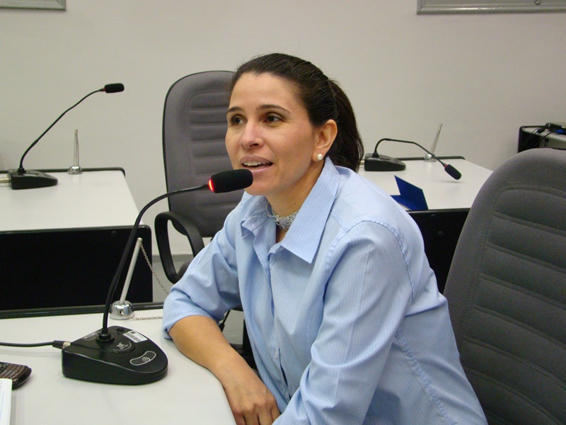 Rose Ielo pede diversos documentos a Fundação UNI